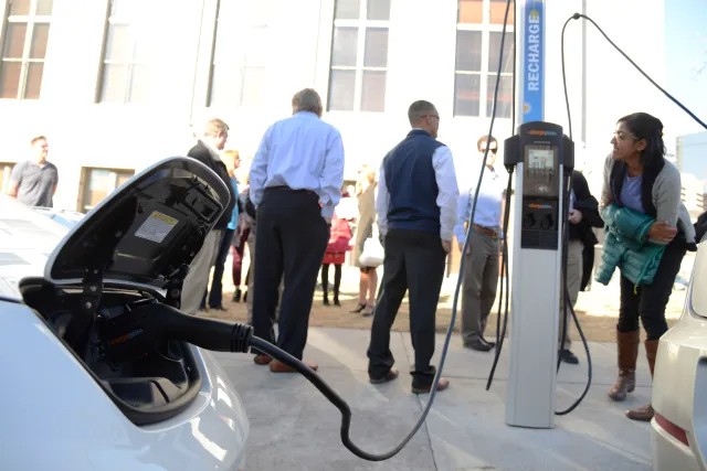 電動(dòng)汽車(chē)充電樁使用常見(jiàn)問(wèn)題及解決方案