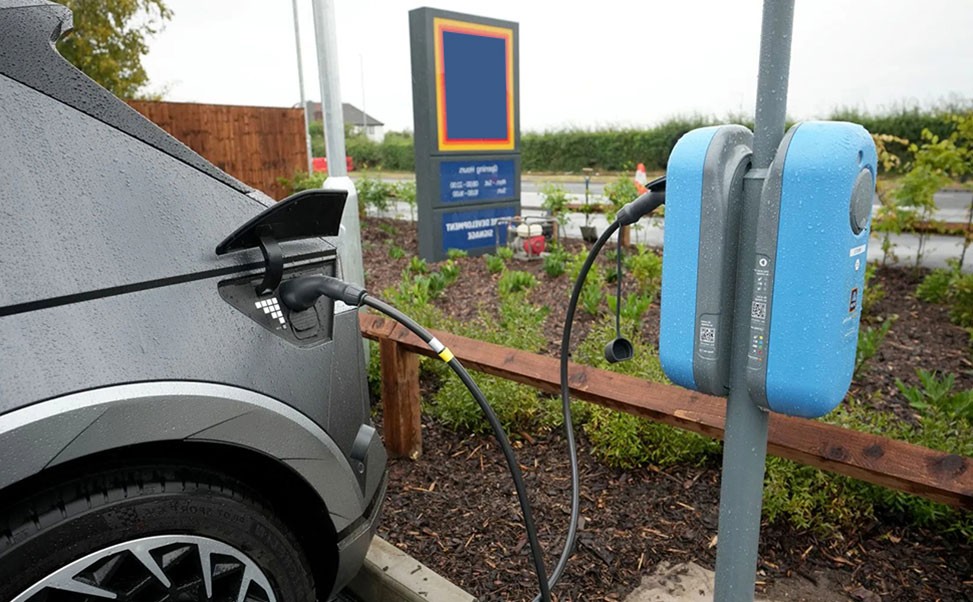 康普利新能源充電樁品牌攜手并進(jìn)：共繪低碳出行新藍(lán)圖